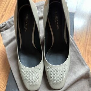 Bottega Veneta grey/taupe Woven Leather Heels